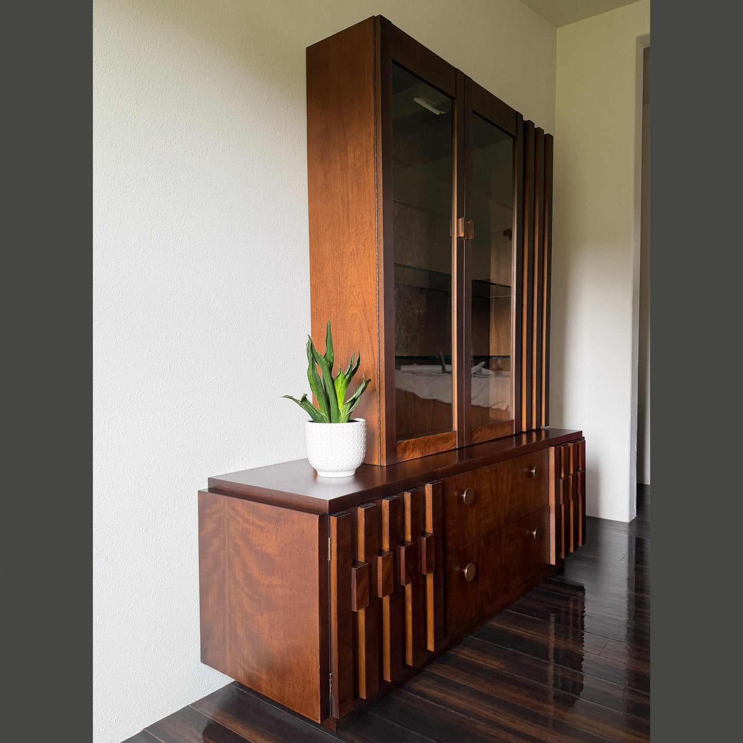 Vintage Lane Staccato Hutch